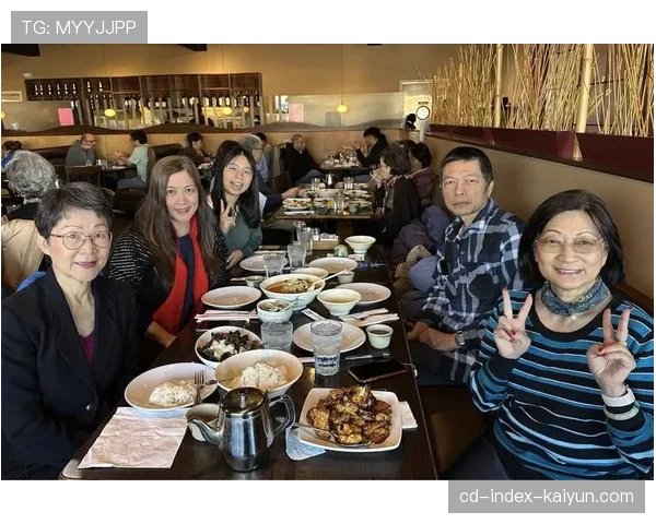 WNBA“Her Time To Play”活动在芝加哥吸引超过千名年轻女孩参与 WNBA“Her Time To Play”活动在芝加哥吸引超过千名年轻女孩参与